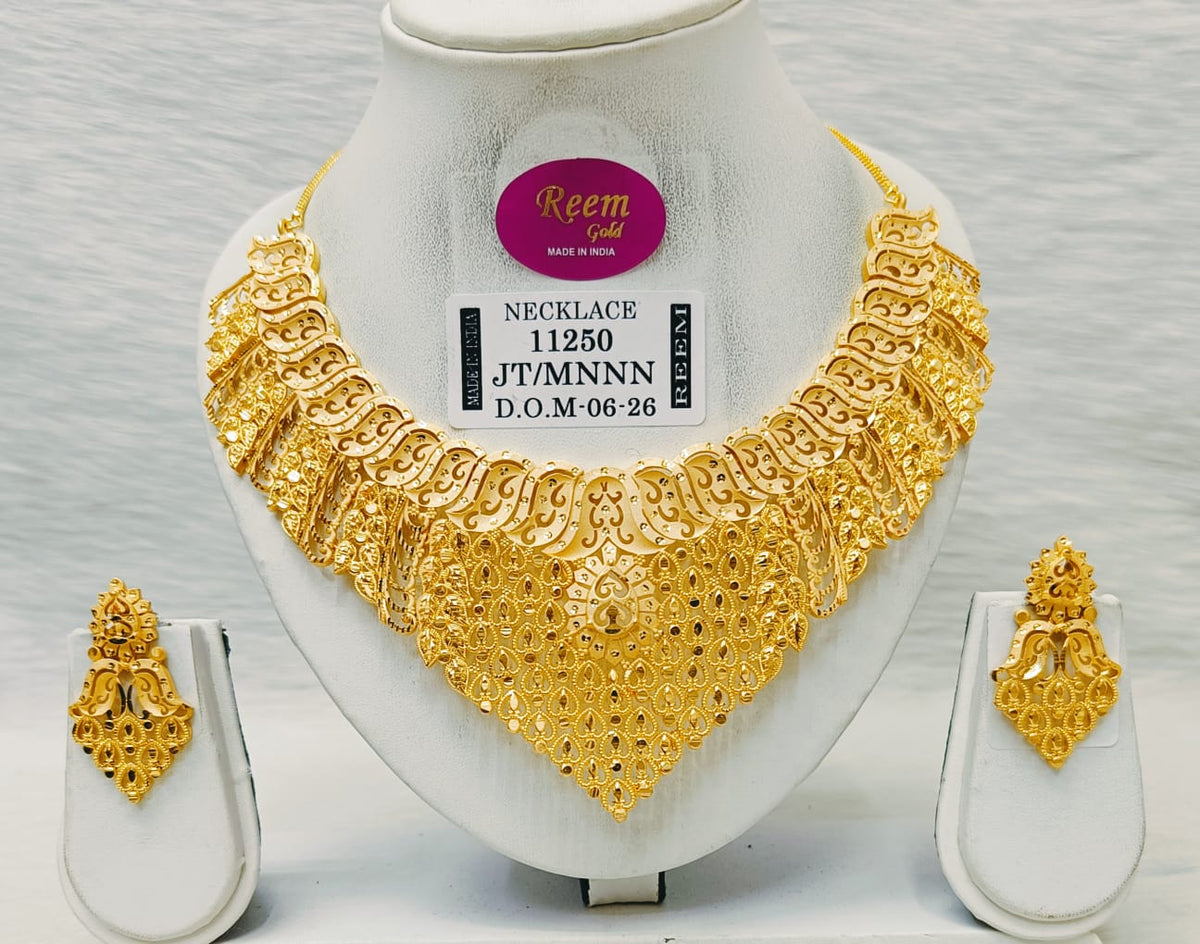 Elegant Layered Floral Necklace Set