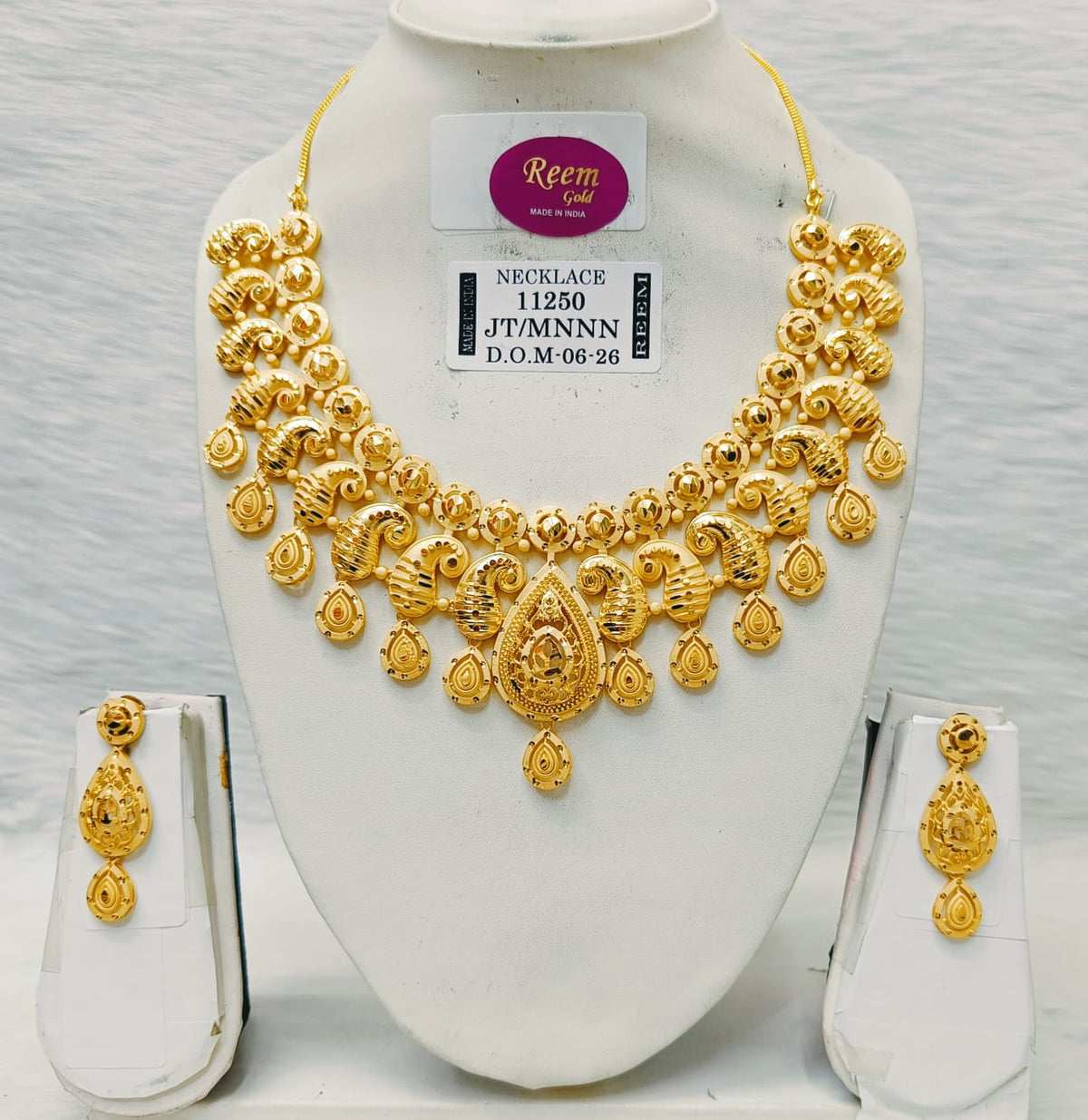 Wide Layered Floral Necklace Set